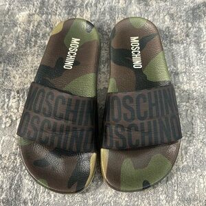 Used Moschino camo slides.